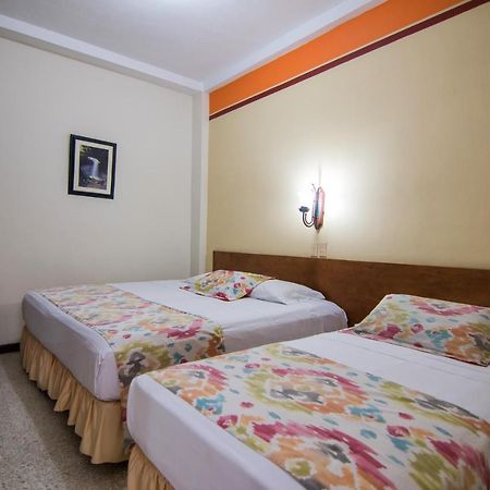 Hotel Valdivia Plaza Jardin Bagian luar foto