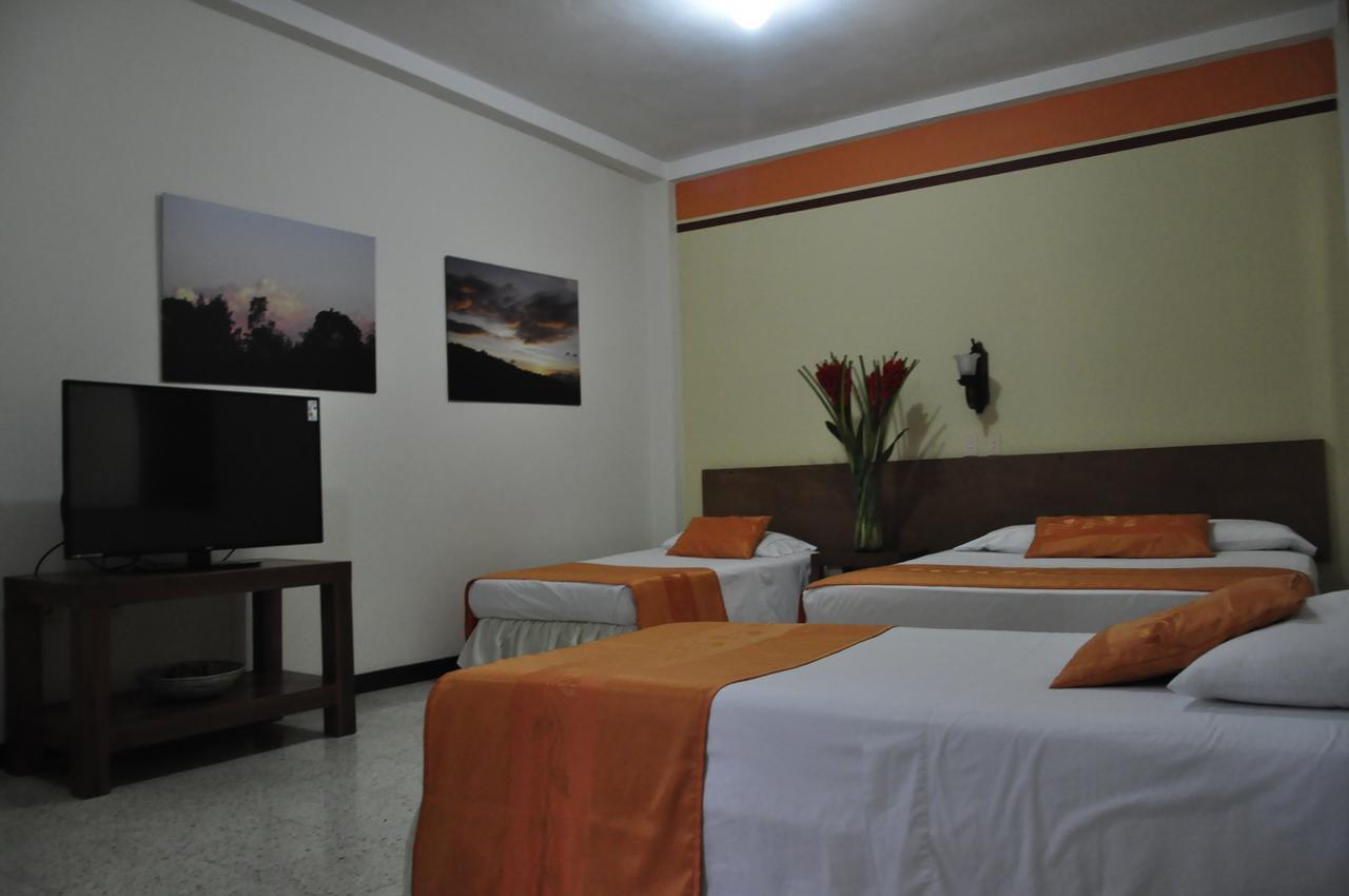 Hotel Valdivia Plaza Jardin Bagian luar foto