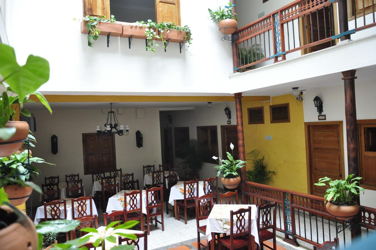 Hotel Valdivia Plaza Jardin Bagian luar foto