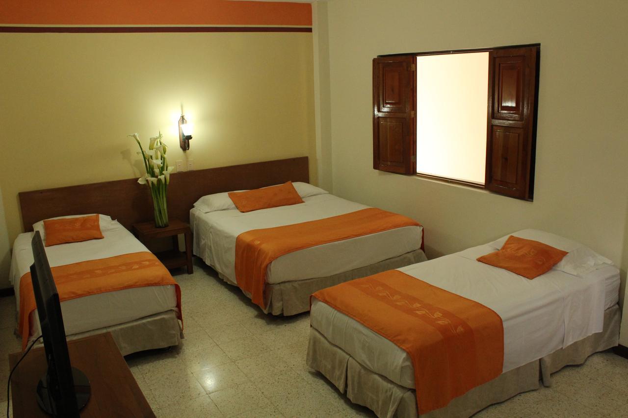 Hotel Valdivia Plaza Jardin Bagian luar foto