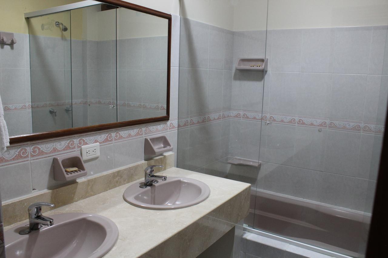 Hotel Valdivia Plaza Jardin Bagian luar foto