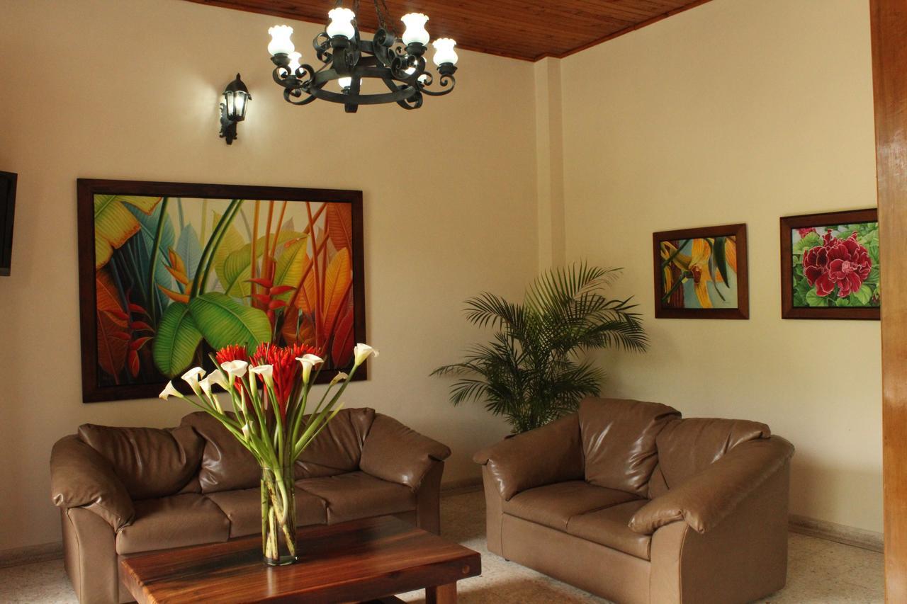 Hotel Valdivia Plaza Jardin Bagian luar foto