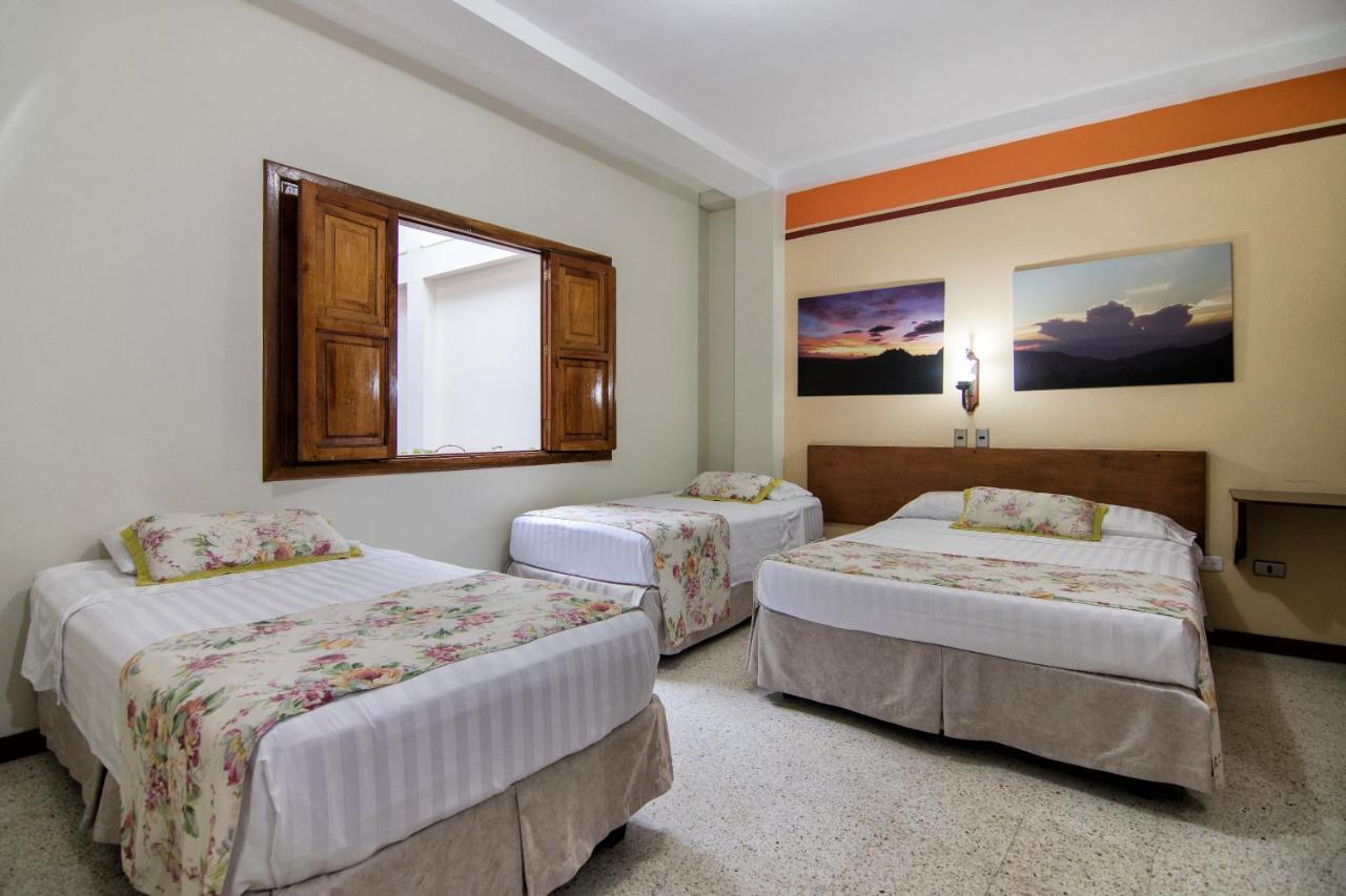 Hotel Valdivia Plaza Jardin Bagian luar foto