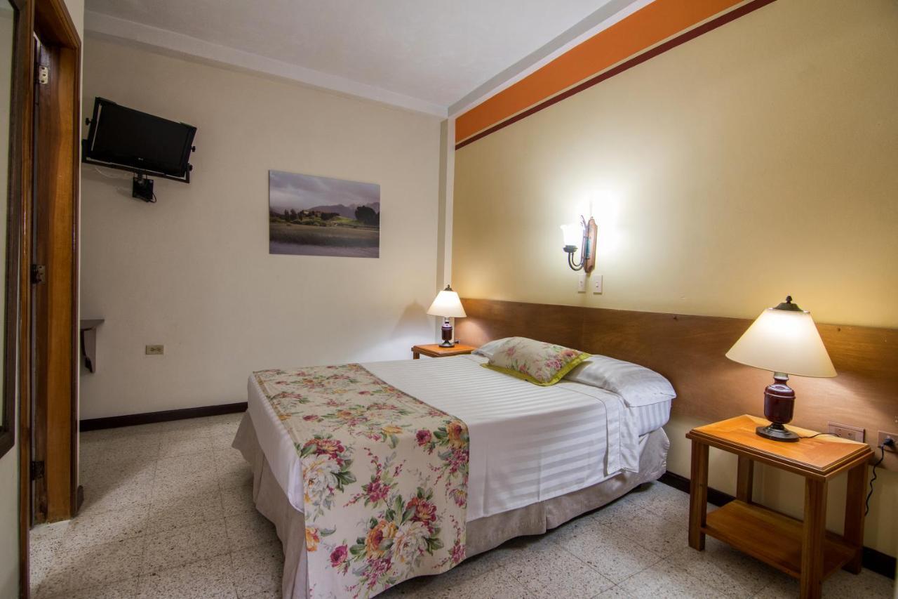 Hotel Valdivia Plaza Jardin Bagian luar foto