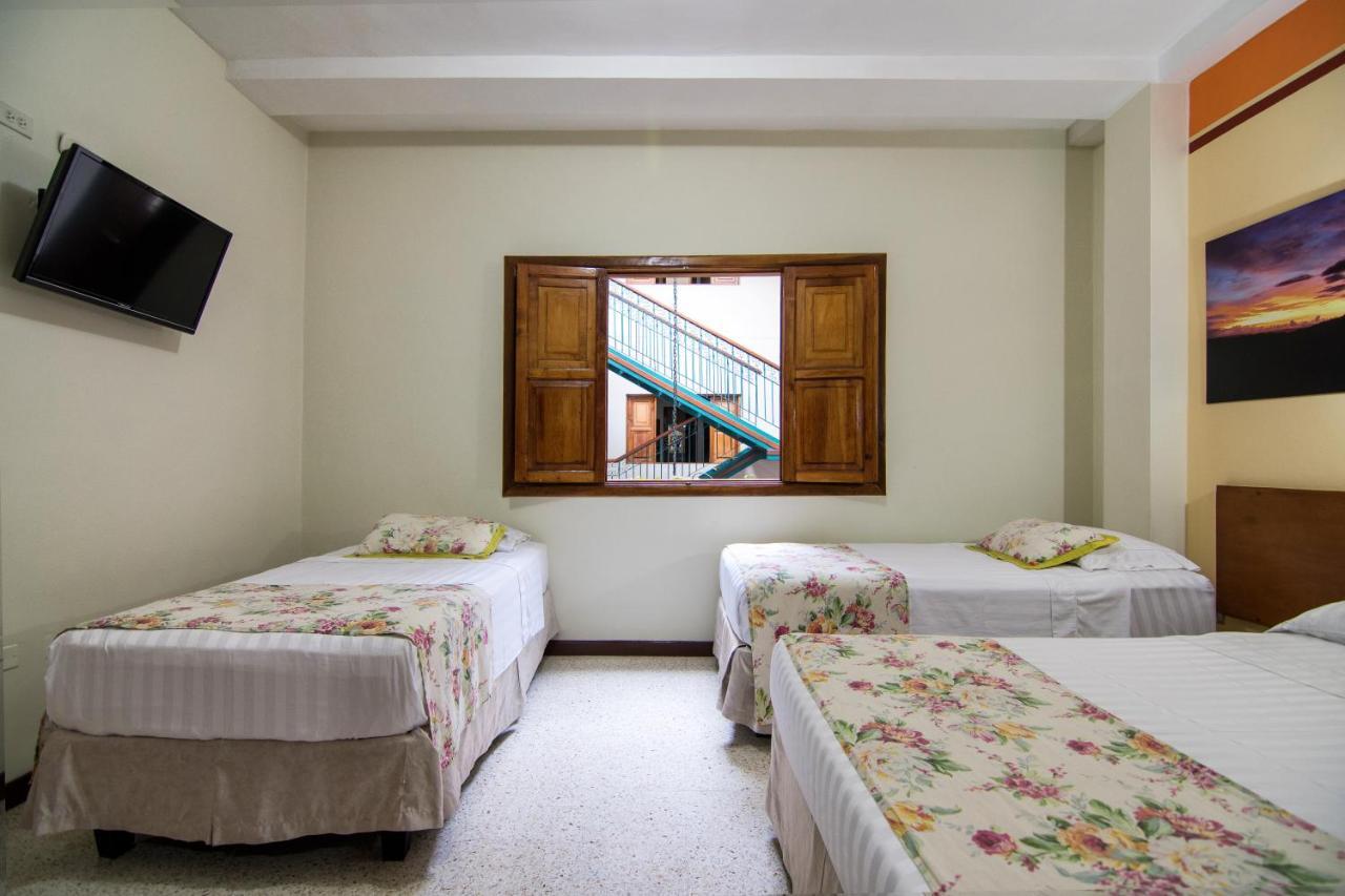 Hotel Valdivia Plaza Jardin Bagian luar foto