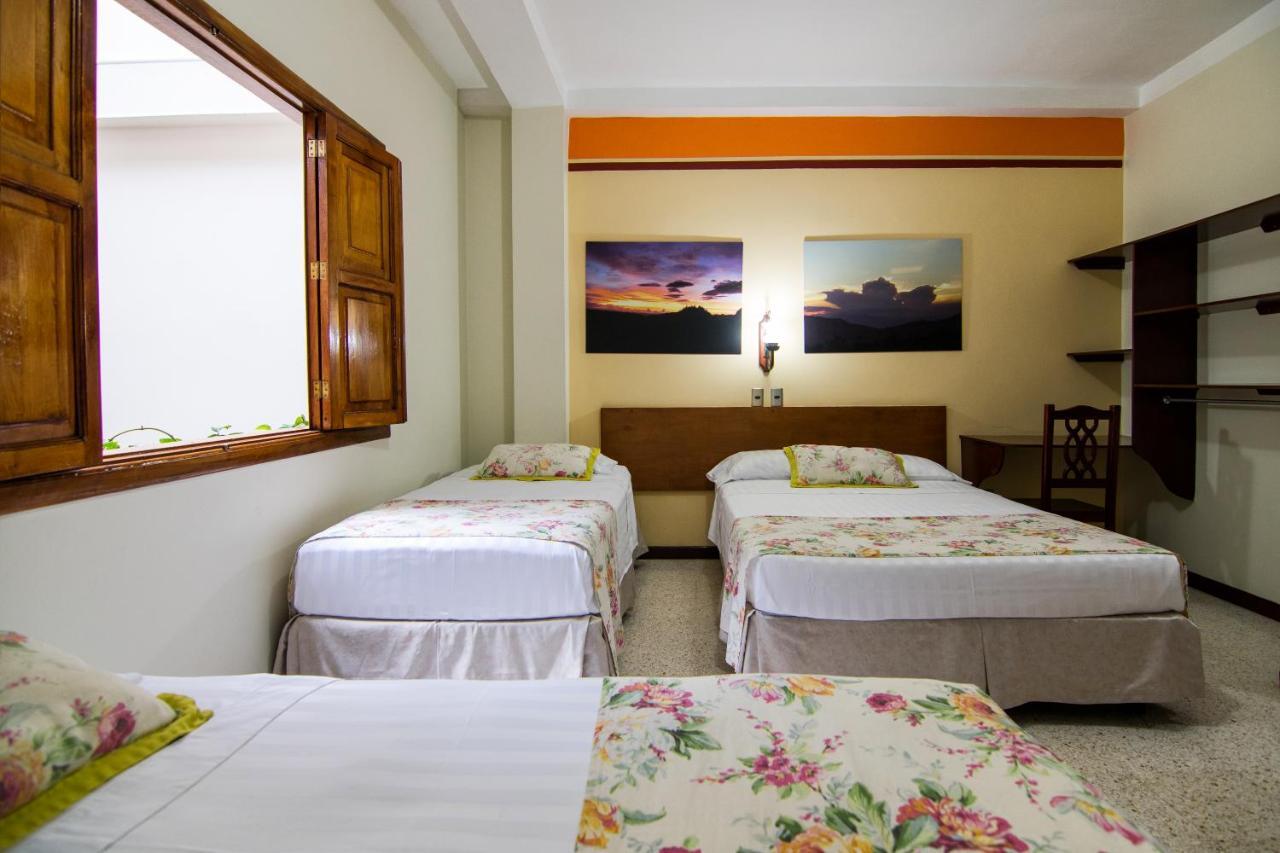 Hotel Valdivia Plaza Jardin Bagian luar foto