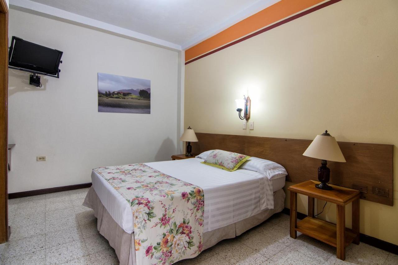 Hotel Valdivia Plaza Jardin Bagian luar foto