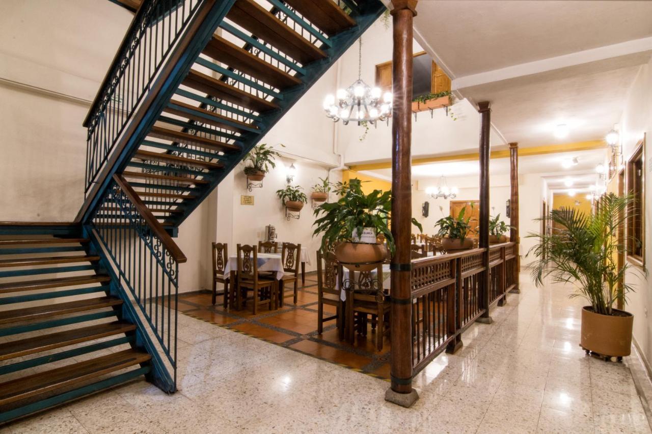 Hotel Valdivia Plaza Jardin Bagian luar foto