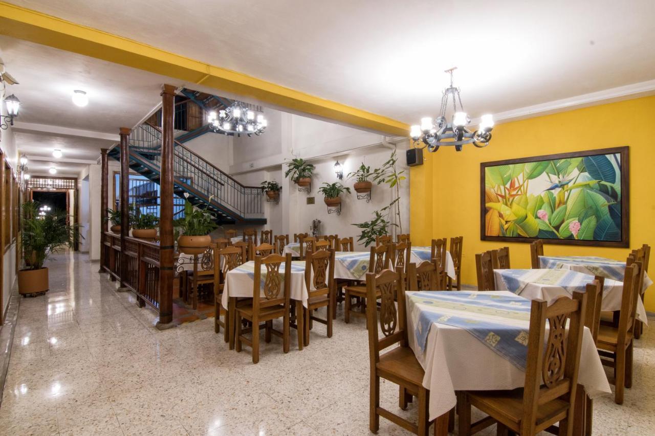 Hotel Valdivia Plaza Jardin Bagian luar foto