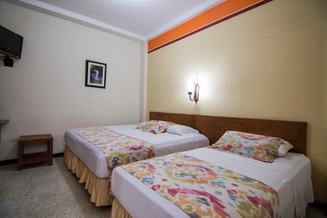 Hotel Valdivia Plaza Jardin Bagian luar foto