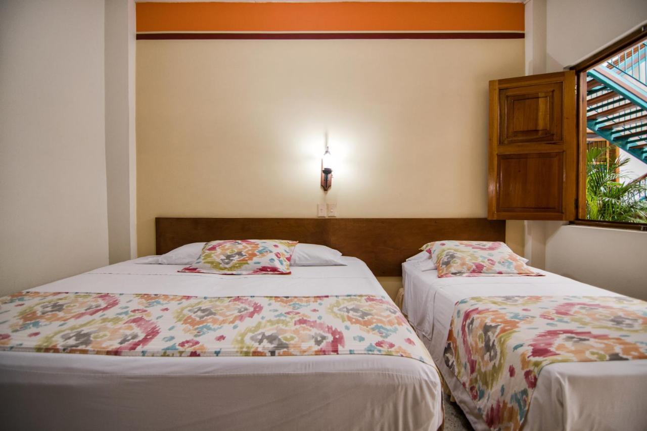 Hotel Valdivia Plaza Jardin Bagian luar foto