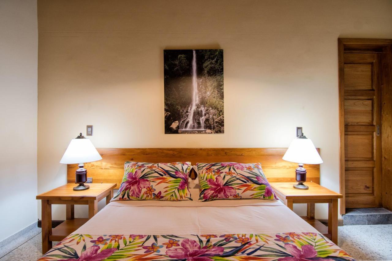 Hotel Valdivia Plaza Jardin Bagian luar foto
